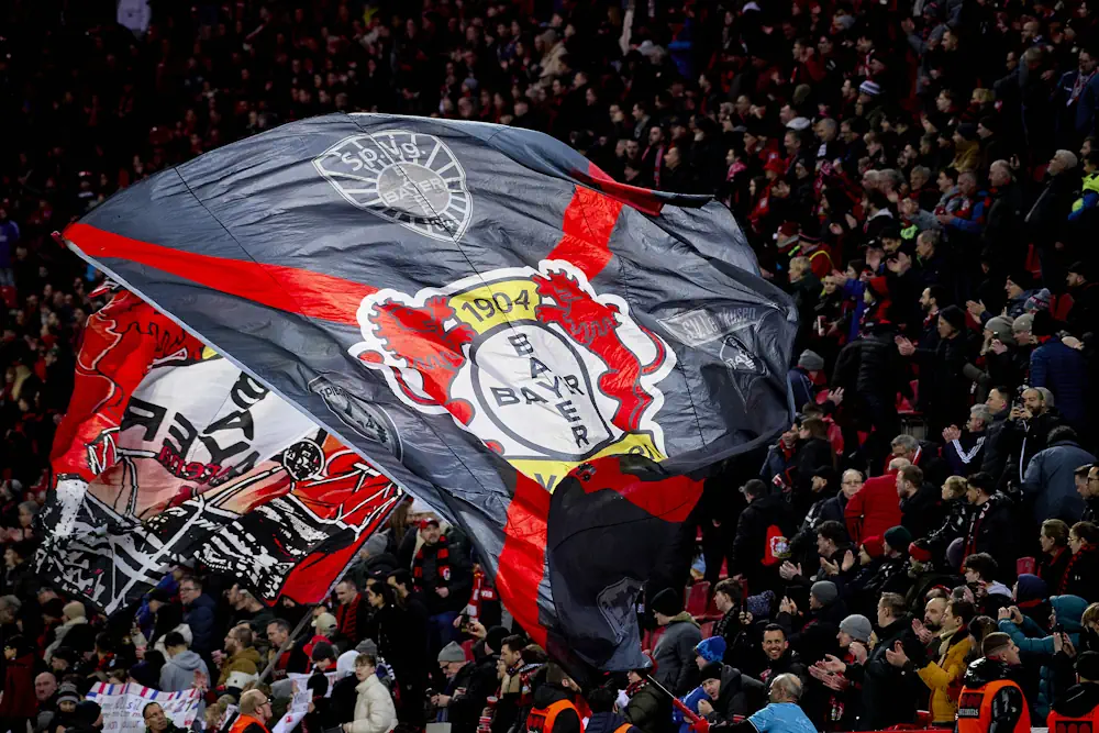 I tifosi del Bayer Leverkusen festeggiano il titolo di campionato 2023/2024